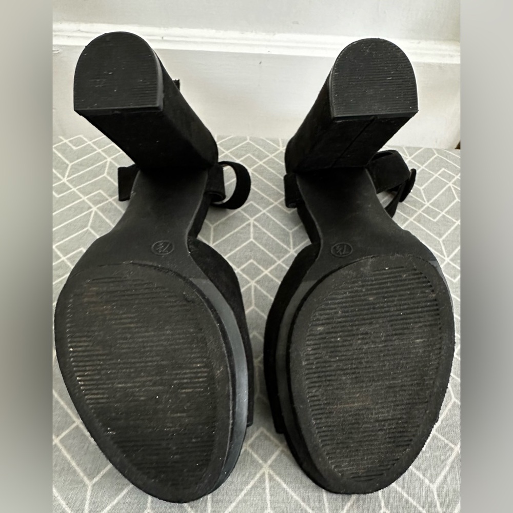Lulu’s Black Heels - Picture 7 of 7